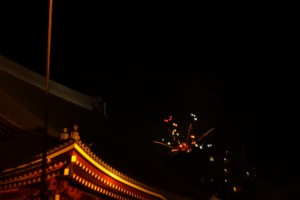 並び中の花火・1