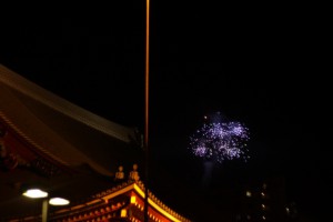 並び中の花火・2