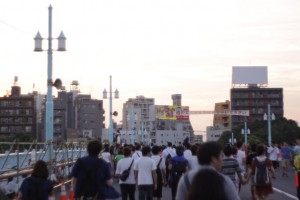 言問橋上