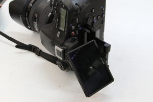 α77Ⅱ液晶ローアングル縦