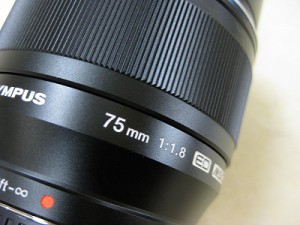 オリンパス　Mズイコーデジタル75/1.8　ブラック