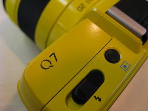 ペンタックス　Q7　イエロー