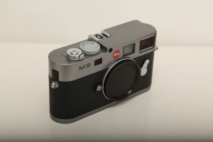 ﾗｲｶ M9 ｽﾁｰﾙｸﾞﾚｲ　10705