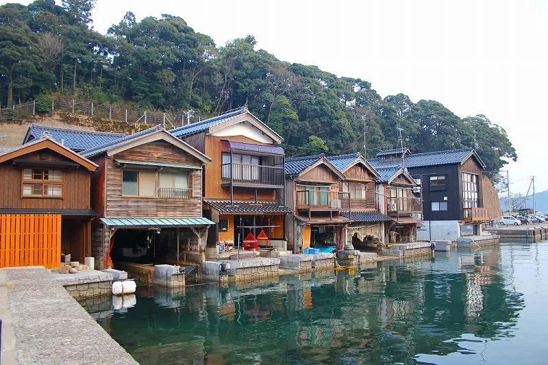 撮影地紹介～京都府与謝郡伊根町 丹後半島「伊根の舟屋」 ナニワグループオンライン