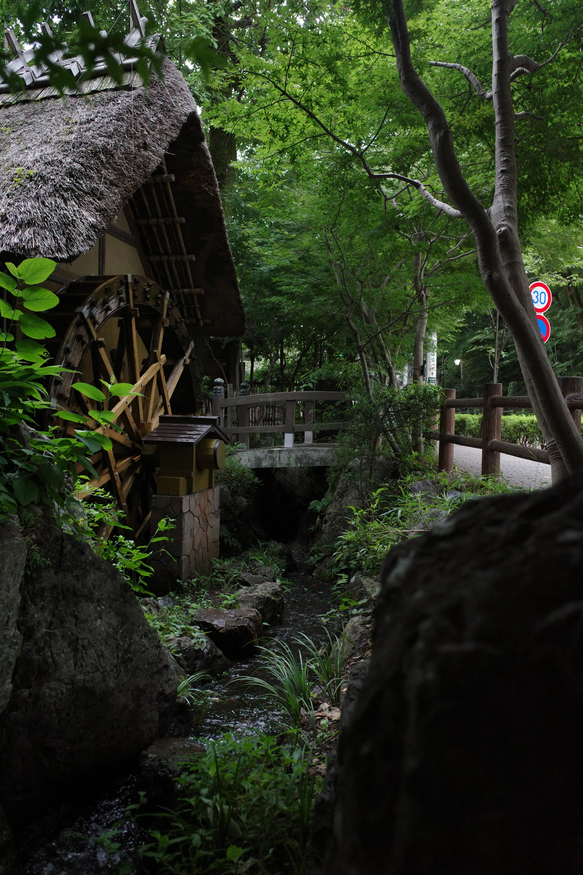 心霊 六甲山 兵庫県芦屋の心霊スポットユネスコ会館って今もあるんですか？あったとして入れる