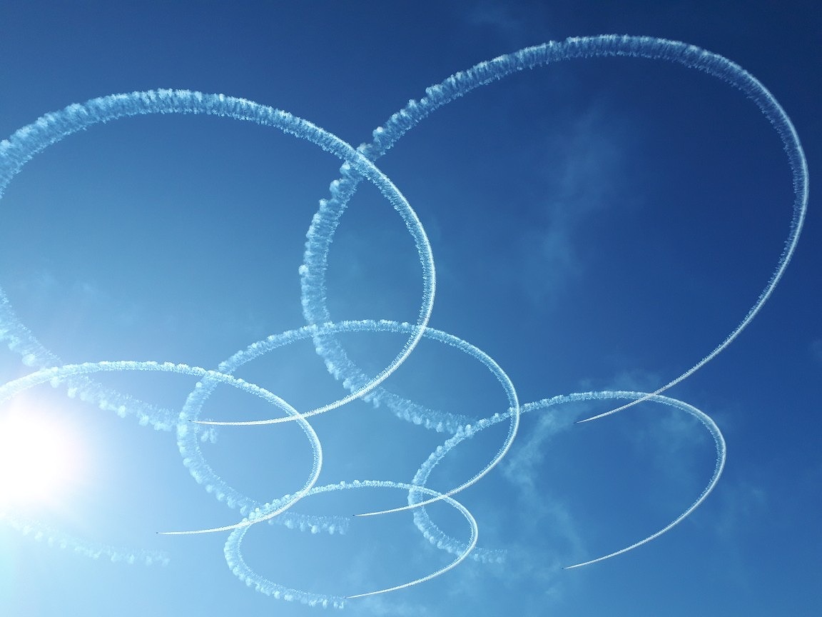 【作例付き撮影地情報】 ブルーインパルスを撮る・愛知県小牧「航空祭・小牧基地」