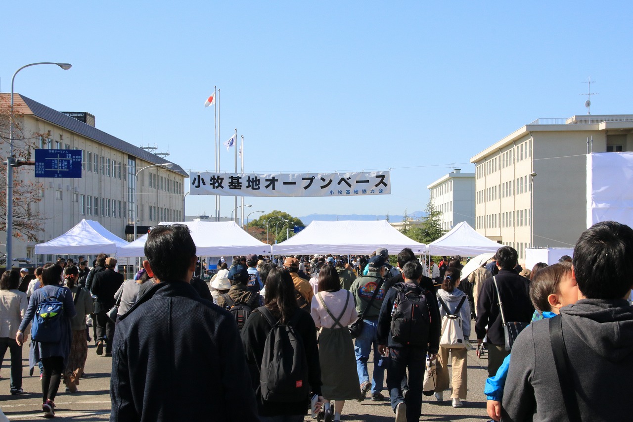 【作例付き撮影地情報】 ブルーインパルスを撮る・愛知県小牧「航空祭・小牧基地」