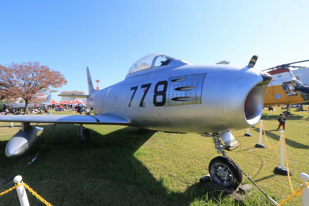 【作例付き撮影地情報】 ブルーインパルスを撮る・愛知県小牧「航空祭・小牧基地」