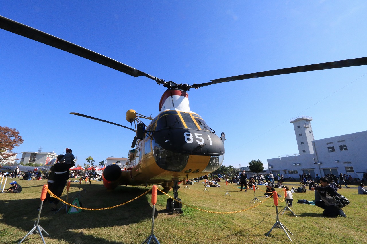 【作例付き撮影地情報】 ブルーインパルスを撮る・愛知県小牧「航空祭・小牧基地」