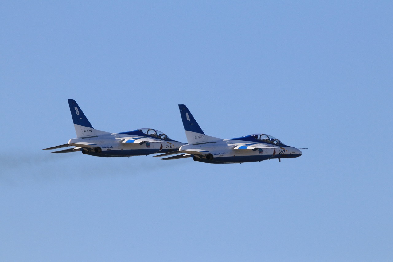 【作例付き撮影地情報】 ブルーインパルスを撮る・愛知県小牧「航空祭・小牧基地」