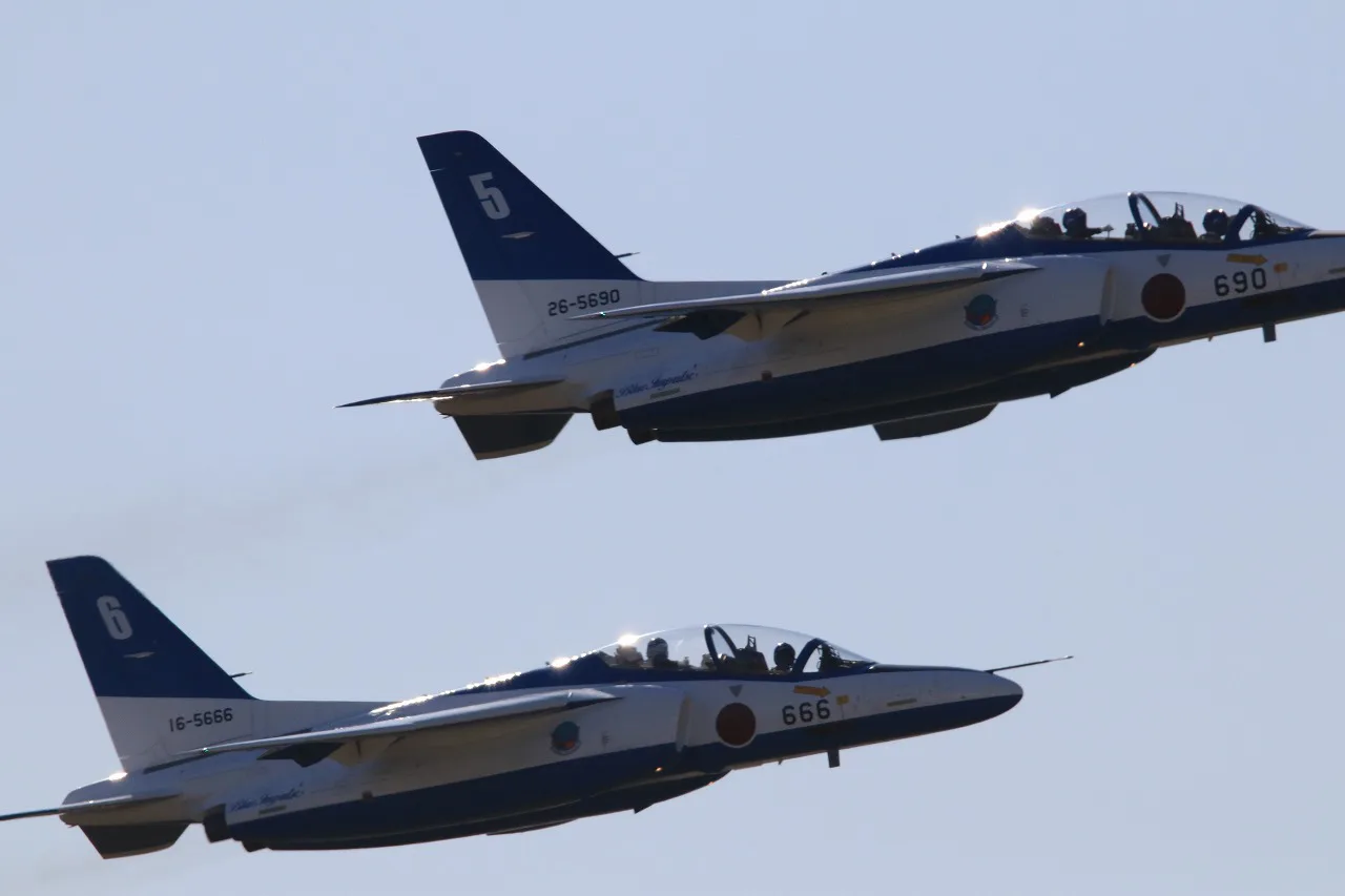 【作例付き撮影地情報】 ブルーインパルスを撮る・愛知県小牧「航空祭・小牧基地」