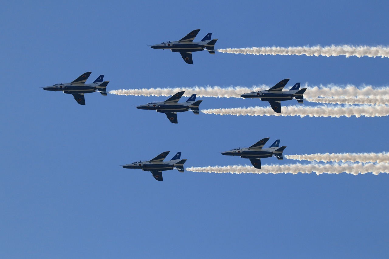 【作例付き撮影地情報】 ブルーインパルスを撮る・愛知県小牧「航空祭・小牧基地」