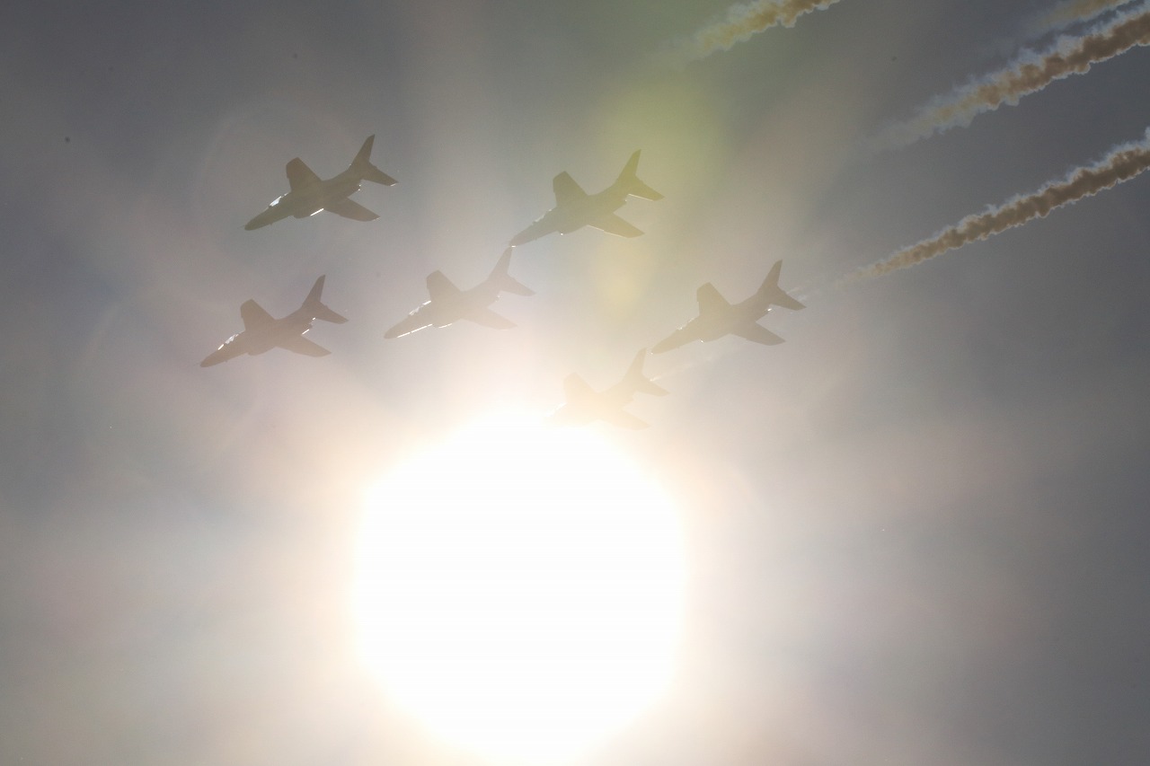 【作例付き撮影地情報】 ブルーインパルスを撮る・愛知県小牧「航空祭・小牧基地」