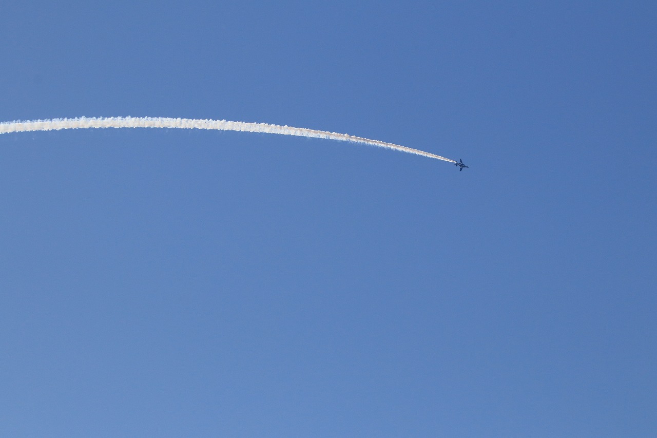 【作例付き撮影地情報】 ブルーインパルスを撮る・愛知県小牧「航空祭・小牧基地」