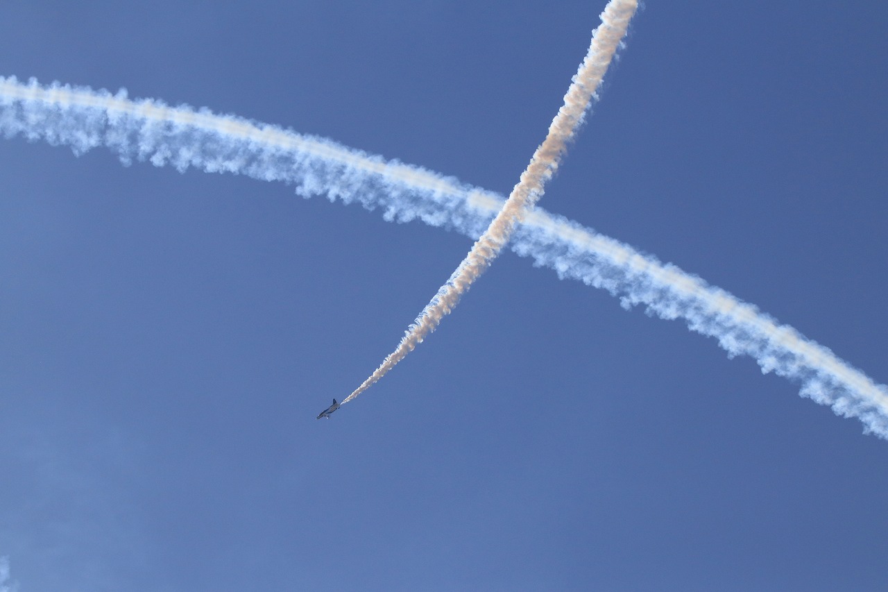 【作例付き撮影地情報】 ブルーインパルスを撮る・愛知県小牧「航空祭・小牧基地」