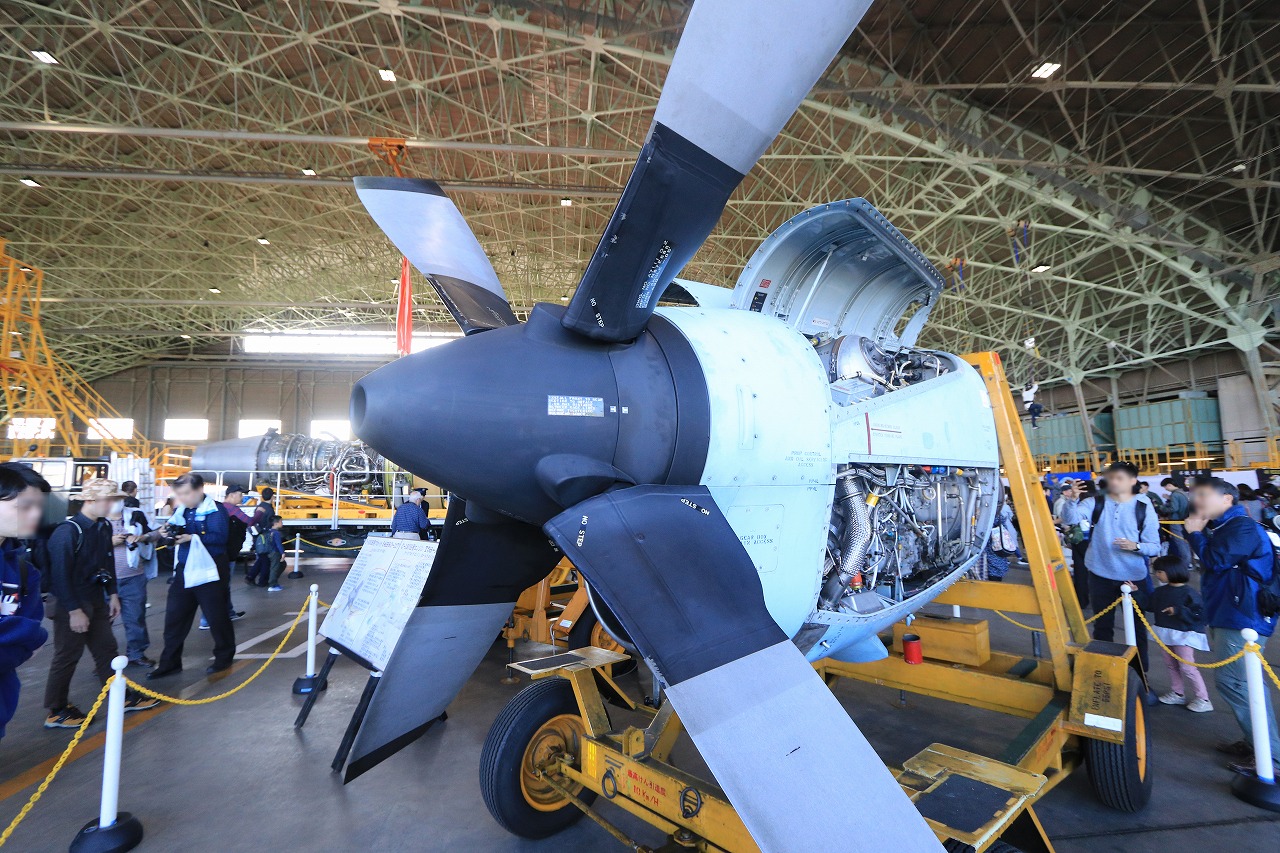 【作例付き撮影地情報】 ブルーインパルスを撮る・愛知県小牧「航空祭・小牧基地」