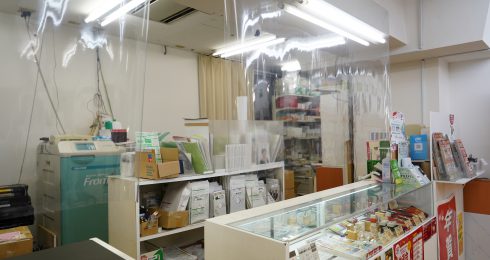 アルコール消毒や飛沫防止シートの設置