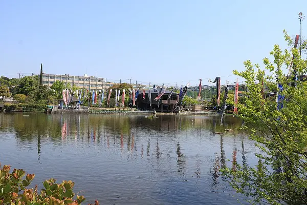 【作例付き撮影地情報】 大阪府枚方市「市民の森(鏡伝池緑地)の鯉のぼり」