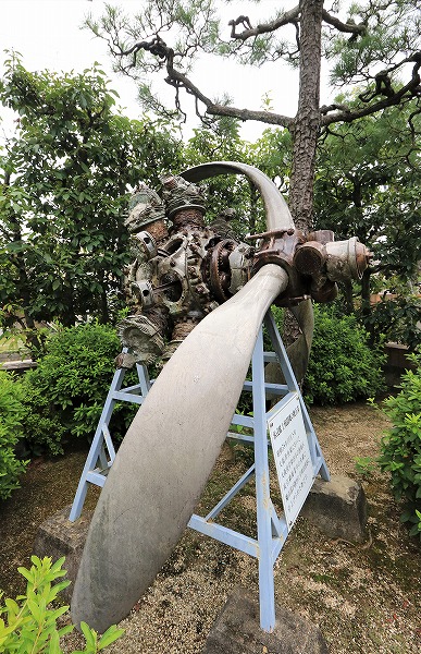 【作例付き撮影地情報】 京都府八幡市の夏「ひまわり畑と飛行神社」