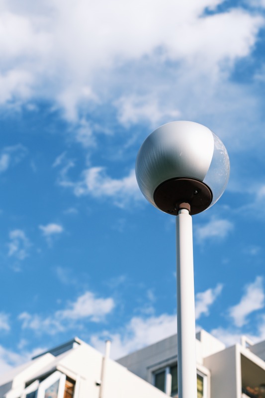 ニコンAi 50 1.4SとX-T4　青空　カラークローム・エフェクト（ブルー）