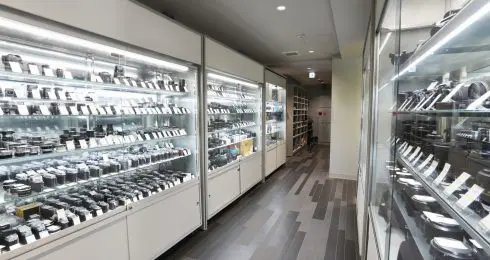 レモン社新宿店の店内写真「豊富な品揃え」