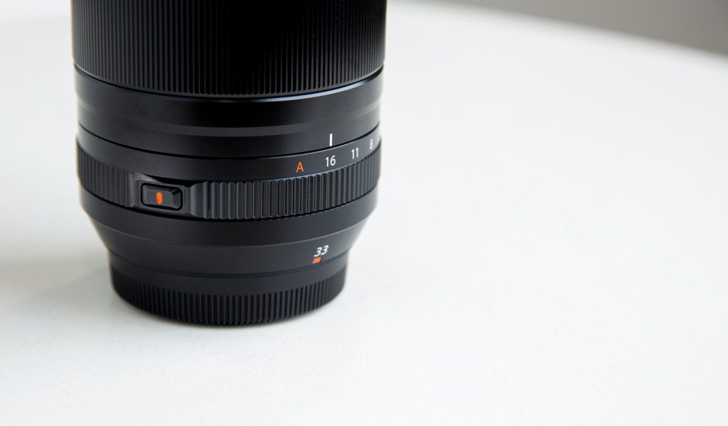 XF33mmF1.4 R LM WRの絞りリングロック解除ボタン