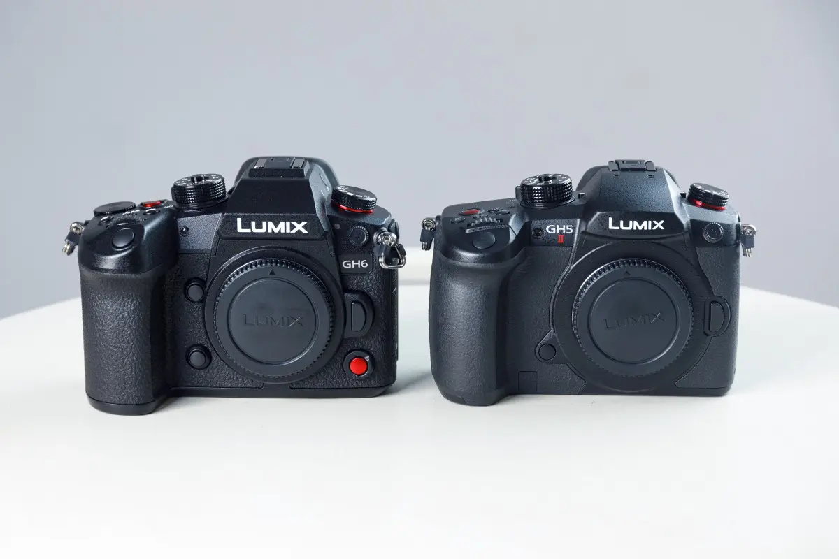 LUMIX GH6とGH5 IIとの比較正面