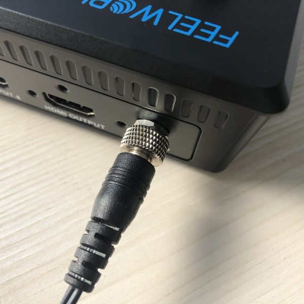 LIVEPRO電源差込口2