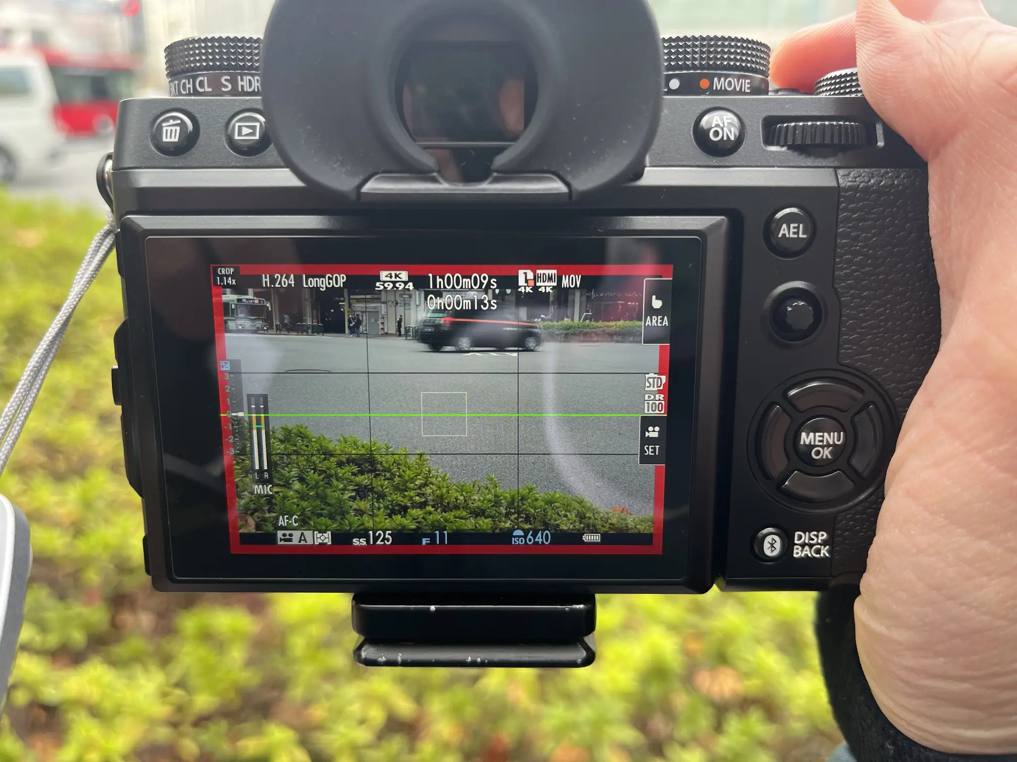 FUJIFILM X-T5 動画撮影で、記録中に画面に赤枠が出るようになった