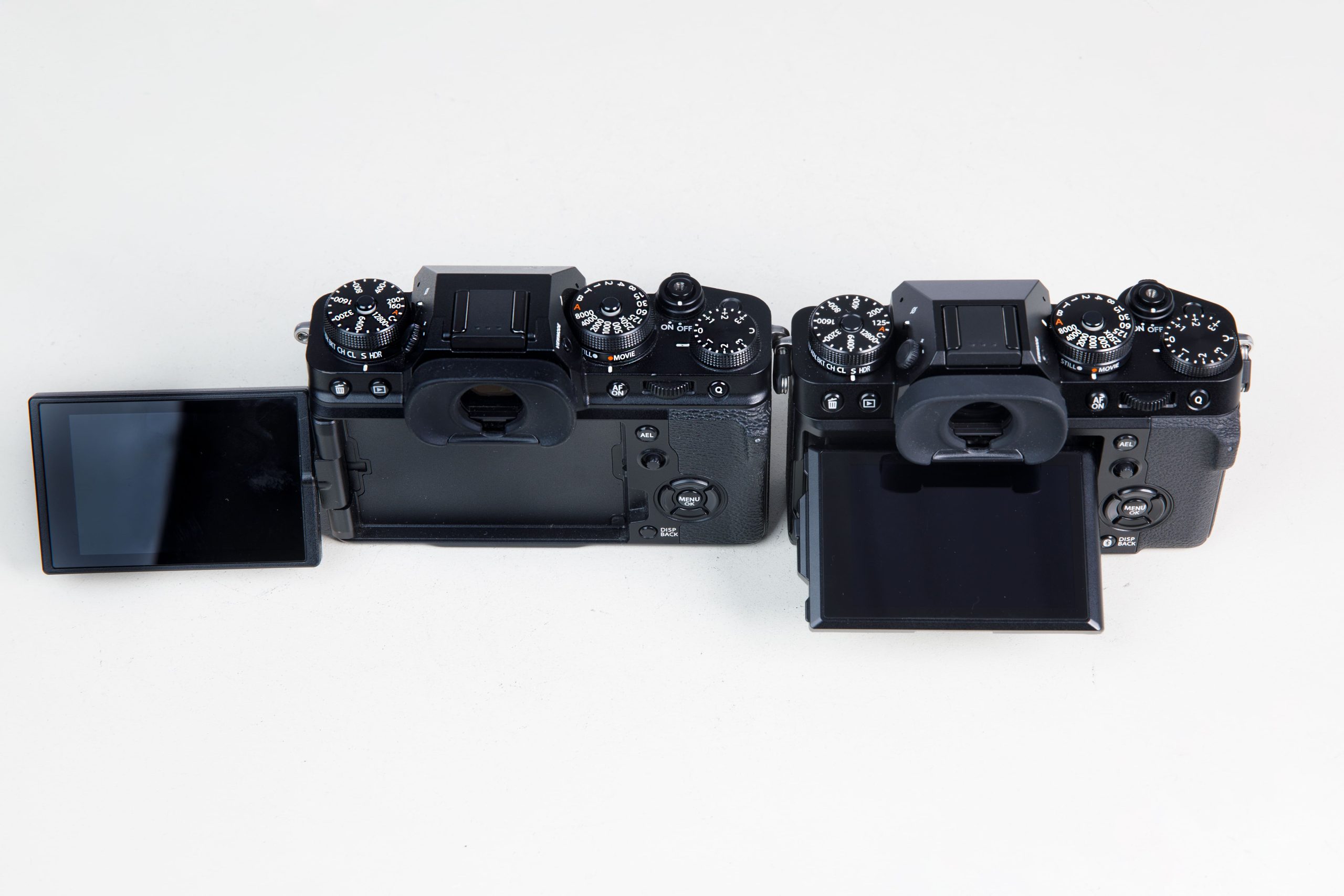 FUJIFILM X-T4とX-T5比較　モニターの違い