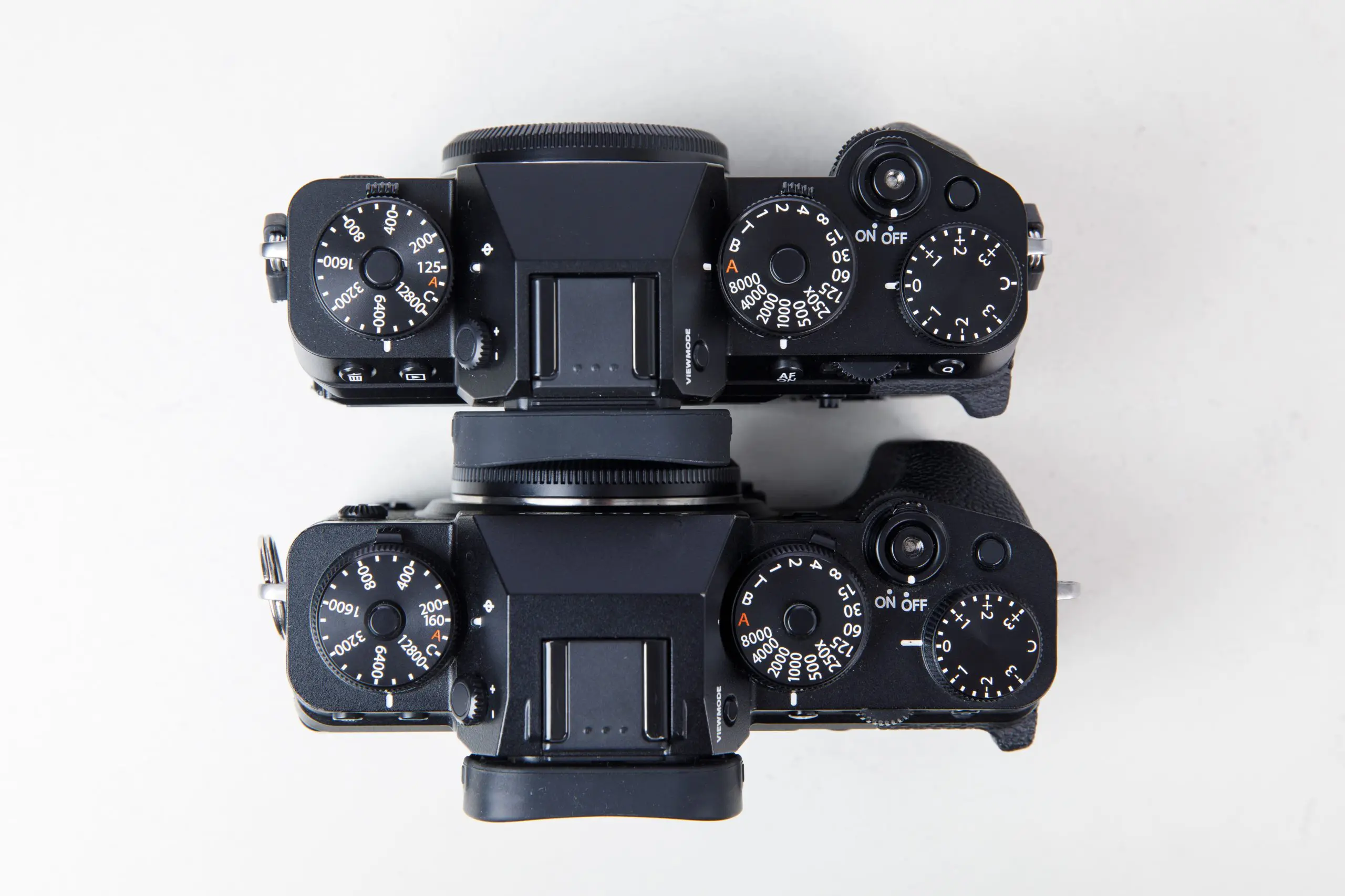 FUJIFILM X-T4とX-T5の外観比較　軍艦部