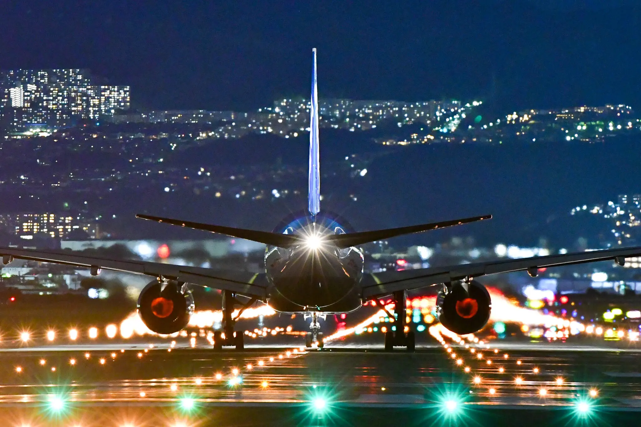 夜の千里川土手で撮った飛行機